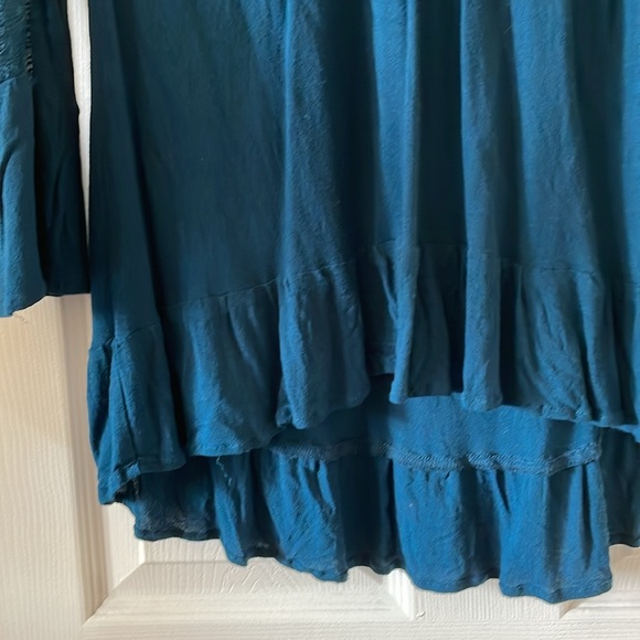 Flawed teal blouse with lace sleeves and yoke - Picture 5 of 11